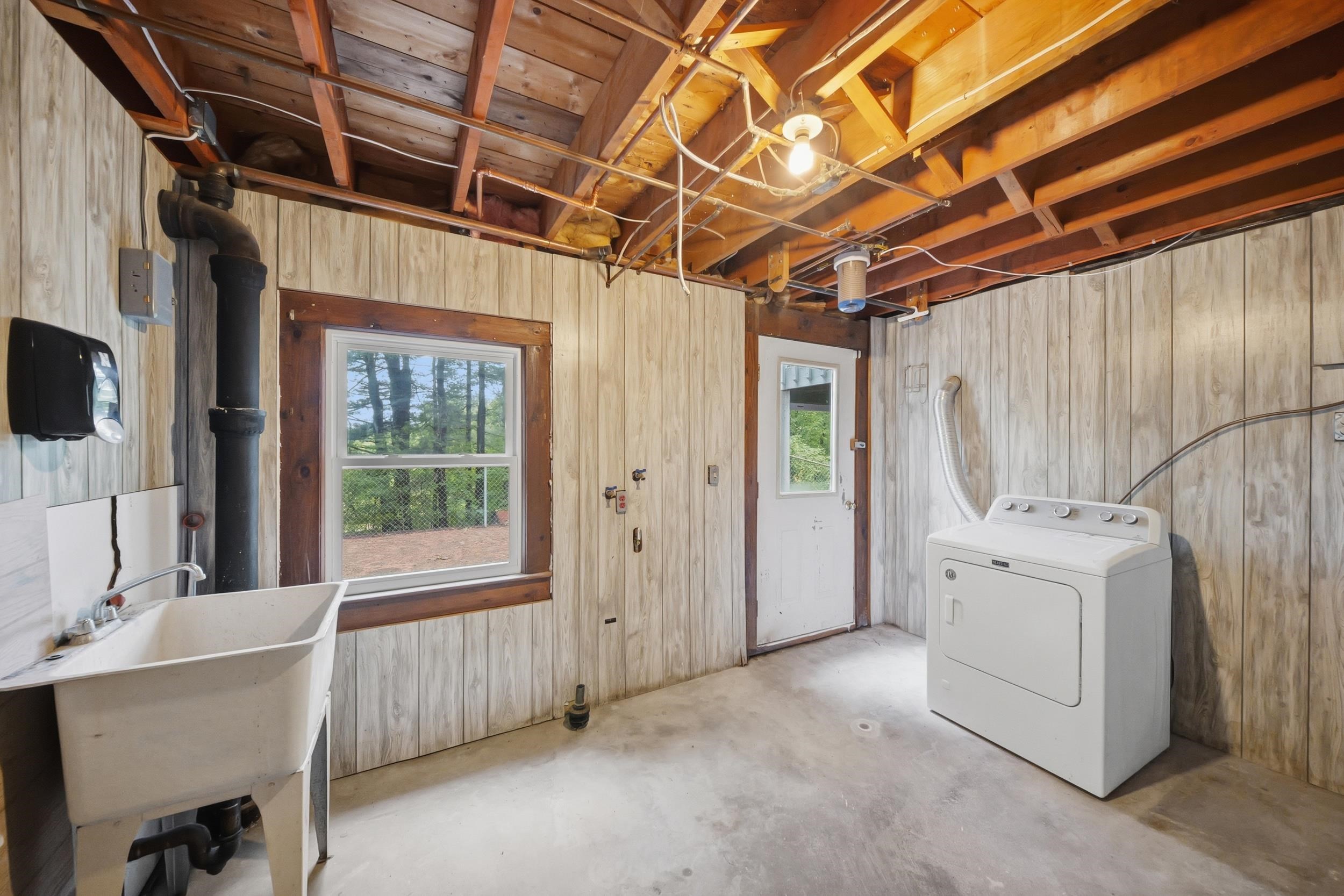 29 Dickens Street Nashua, NH 03062 - Photo 41 of 59
