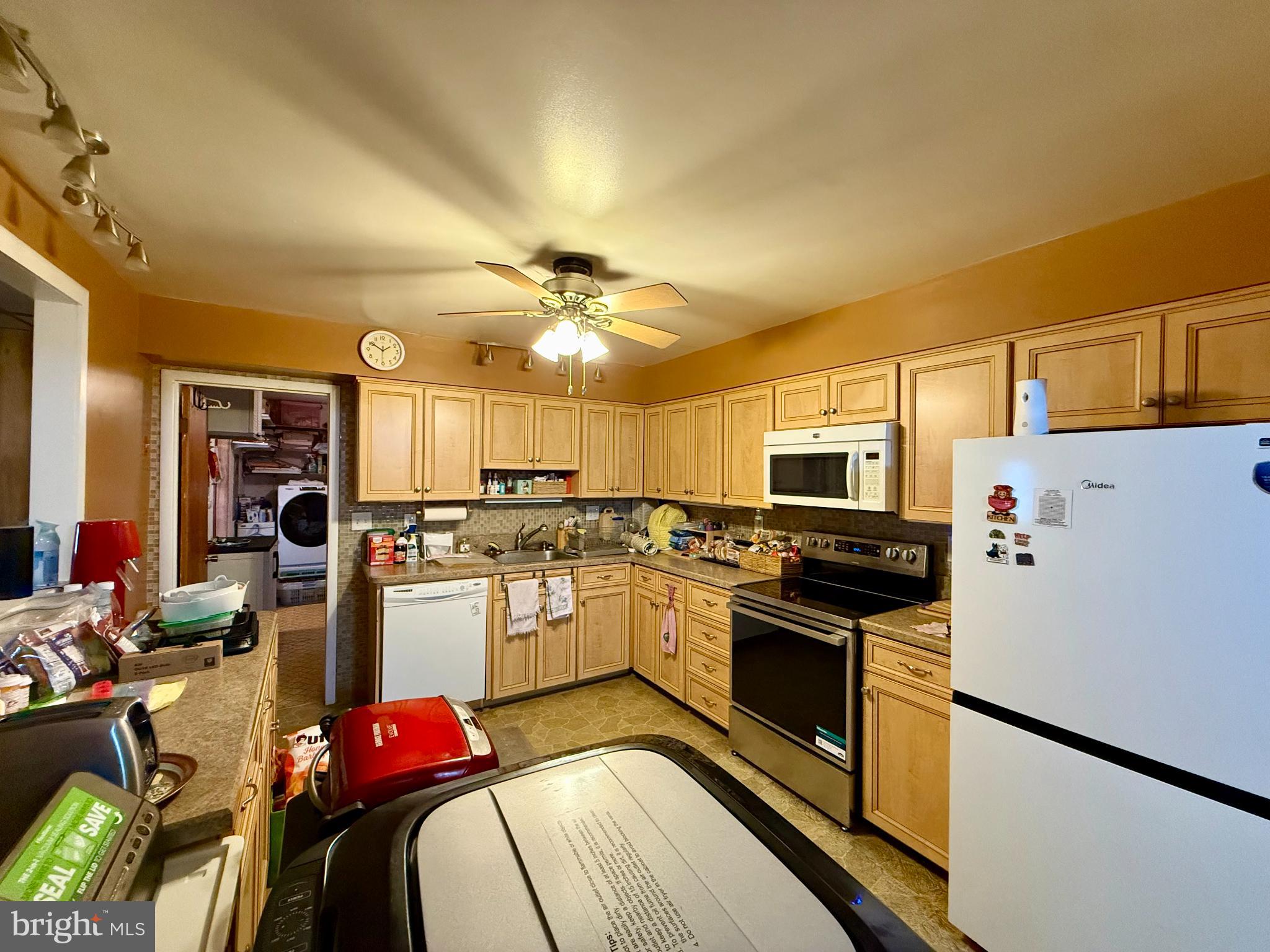 29866 Jefferson Road Mechanicsville, MD 20659 - Photo 7 of 43 a kitchen with refrigerator and stove top oven
