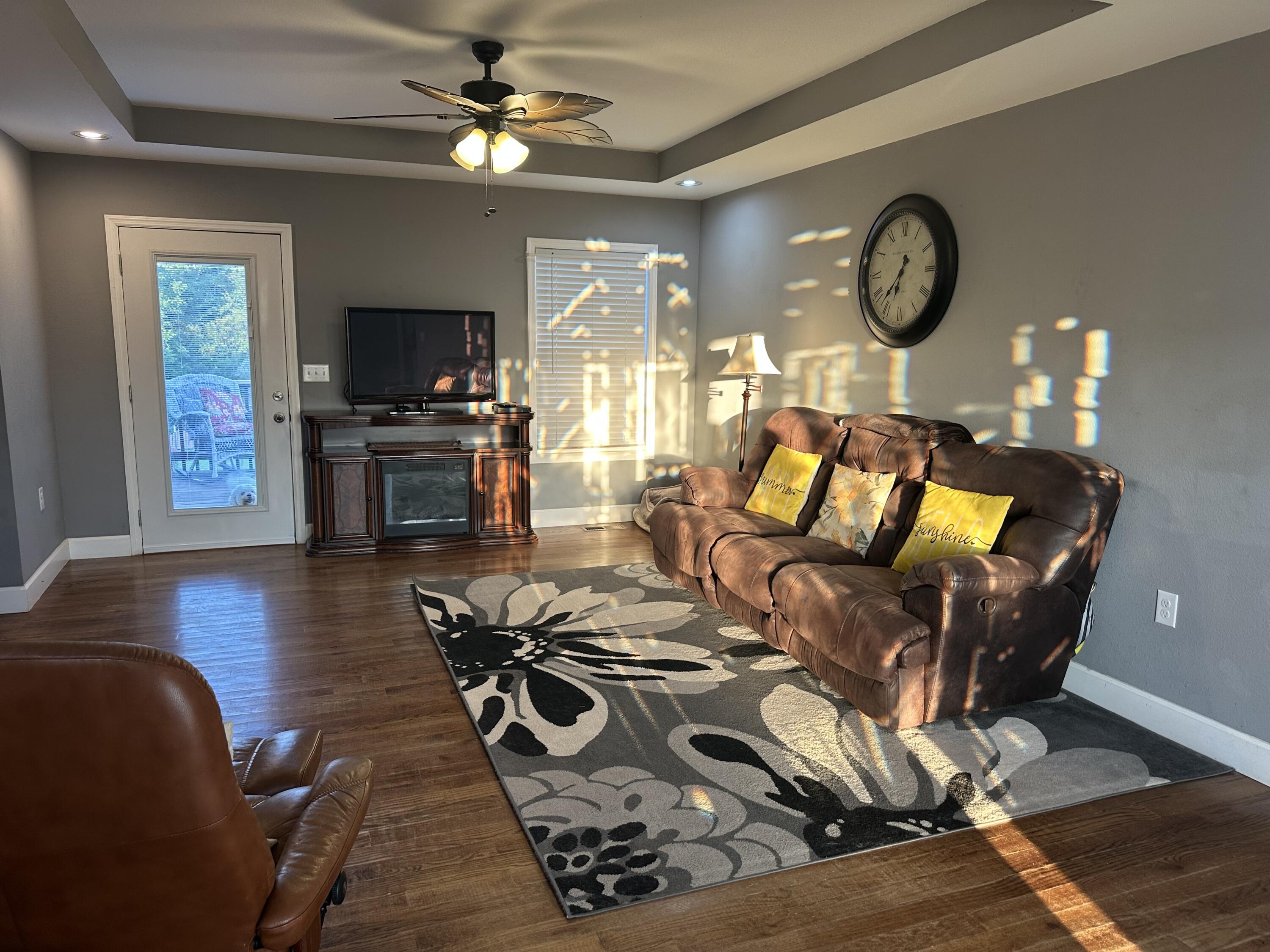 936 East Valley Road Whitwell, TN 37397 - Photo 8 of 19 IMG_2073