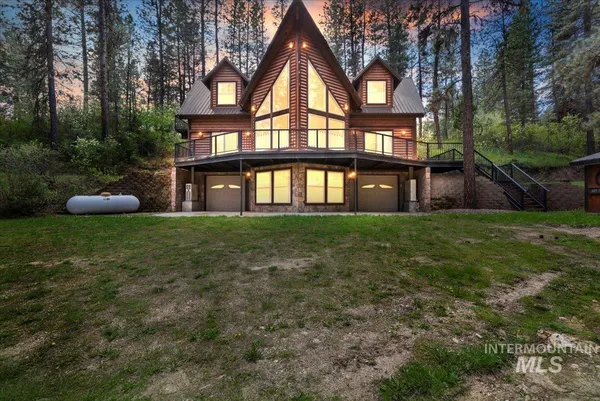 $899,250 | 11 Forest Trail Road, Garden Valley, ID 83622