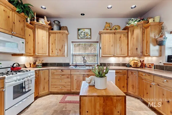 $899,250 | 11 Forest Trail Road, Garden Valley, ID 83622