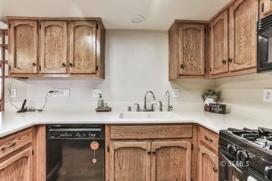 608 Sherwood Court Ridgecrest, CA 93555 - Photo 6 of 29 Gallery Image 6