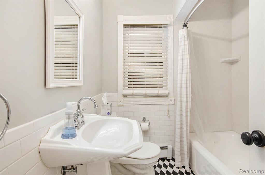 1536 Roslyn Road Grosse Pointe, MI 48236 - Photo 19 of 34