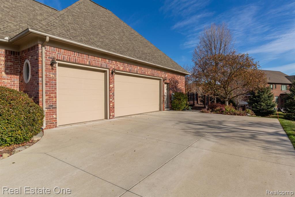 658 Langley Road Rochester Hills, MI 48309 - Photo 3 of 55