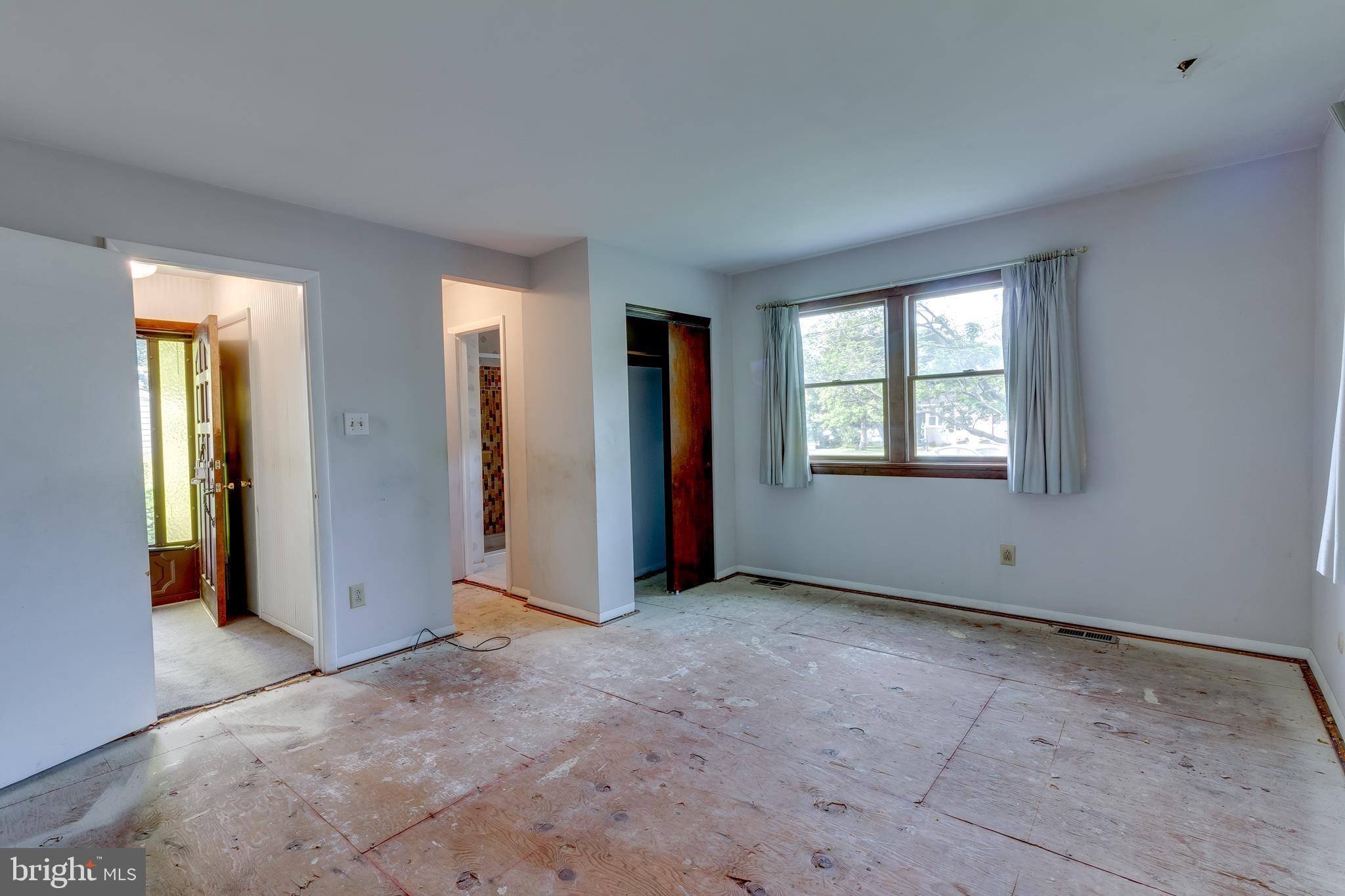 225 Sunnybrook Road Barrington, NJ 08007 - Photo 8 of 26 an empty room with windows and closet