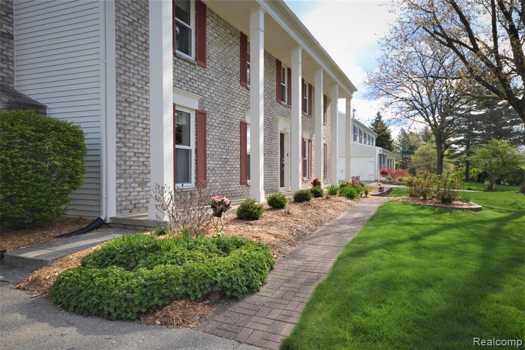 35444 Fredericksburg Road Farmington Hills, MI 48331 - Photo 2 of 52