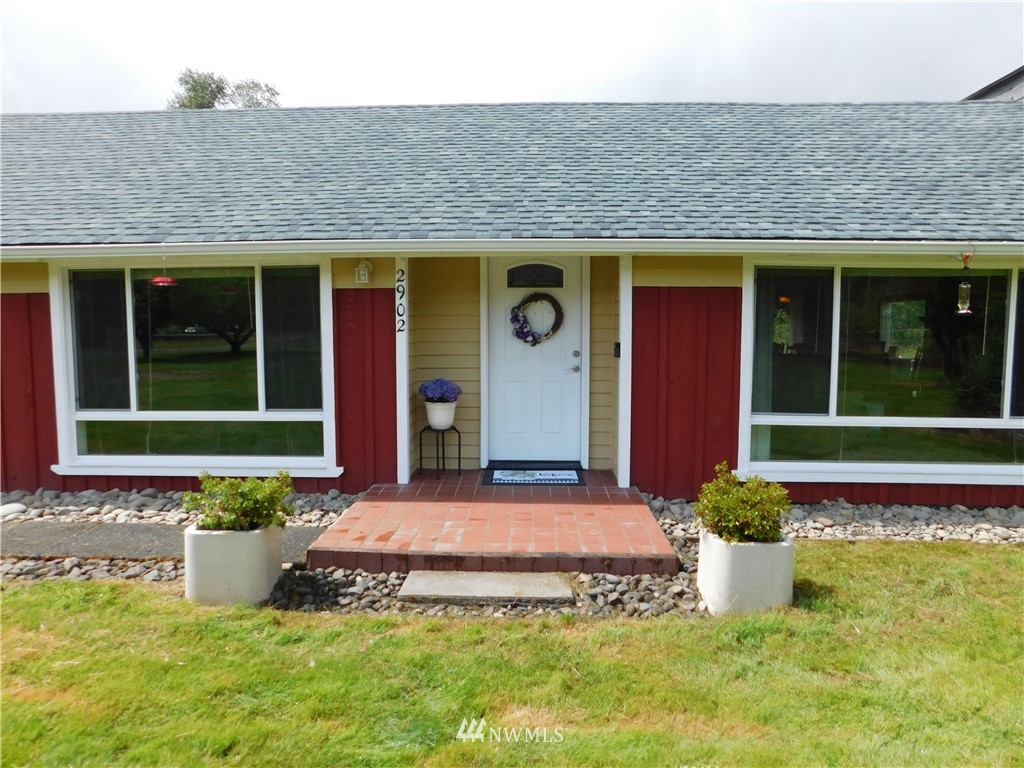 2902 Jackson Highway Chehalis, WA 98532 - Photo 2 of 32 a front view of a house with garden
