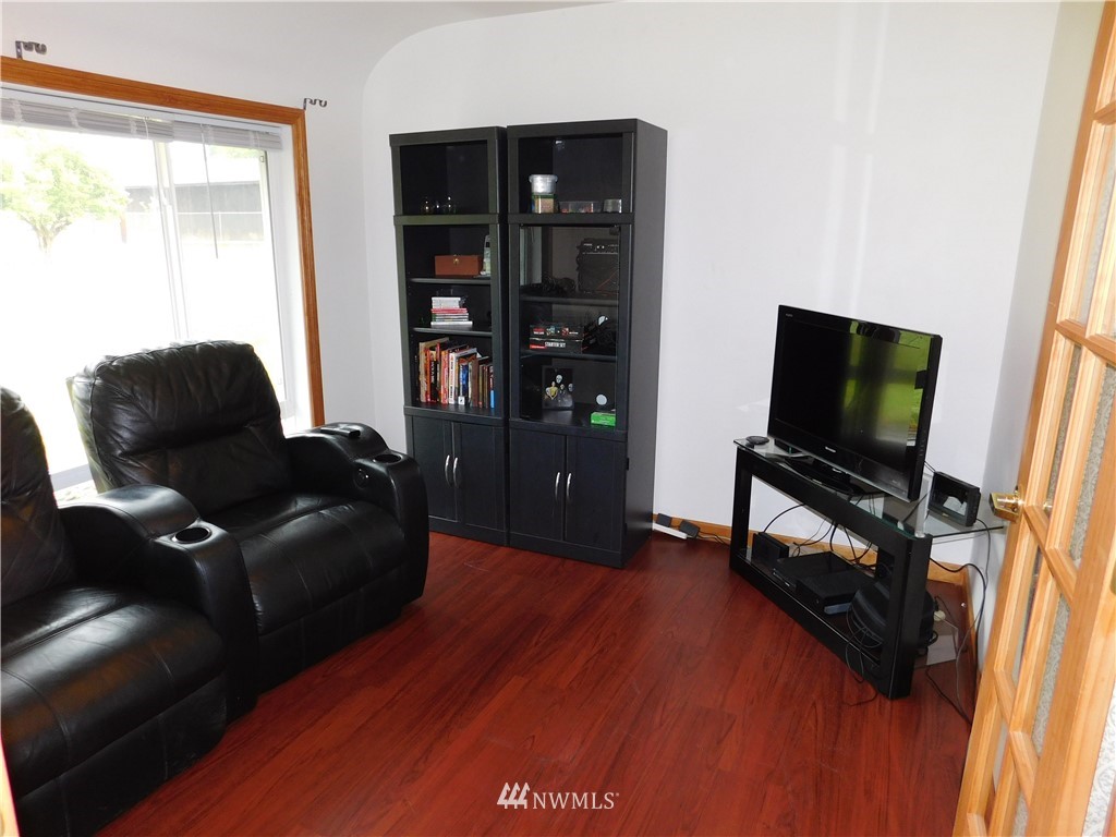 2902 Jackson Highway Chehalis, WA 98532 - Photo 12 of 32 a living room with furniture and a flat screen tv