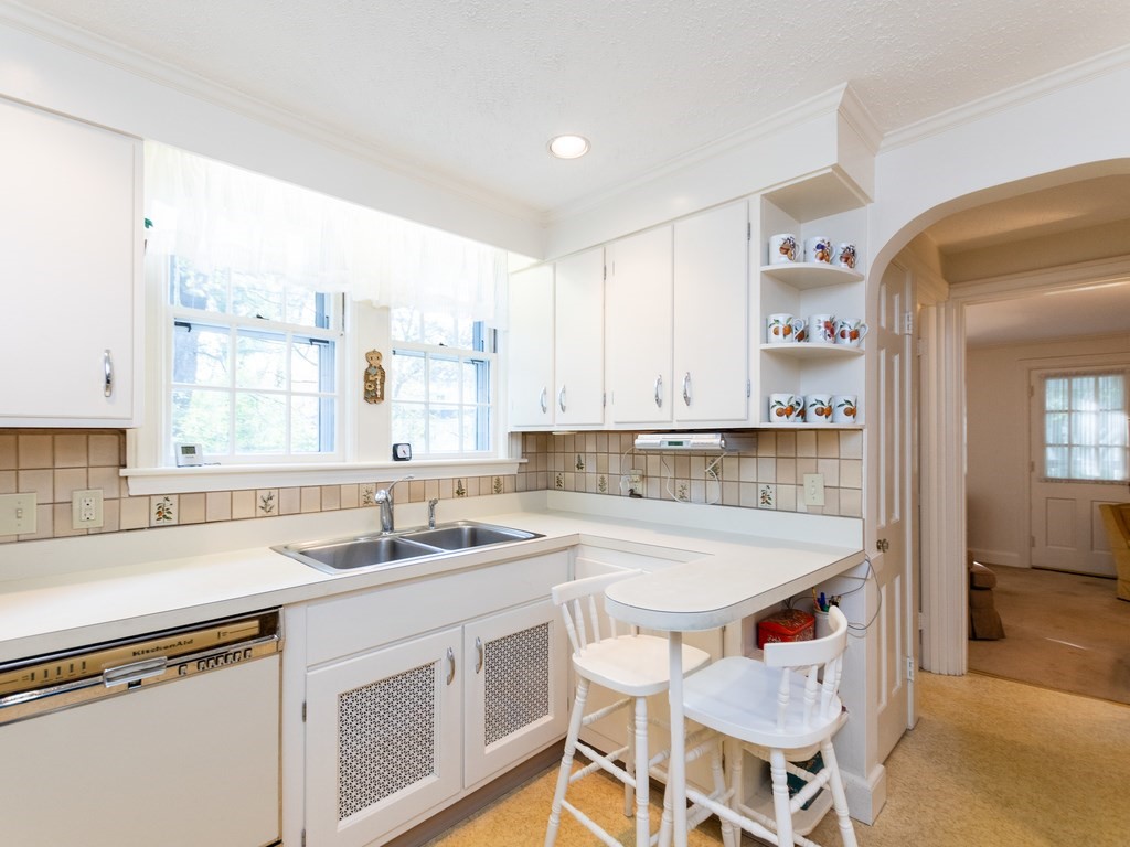 42 Martin Road Wellesley, MA 02481 - Photo 7 of 28 Gallery Image 7