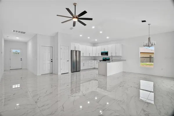 $2,000 | 89 Fairway Circle, Umatilla, FL 32784
