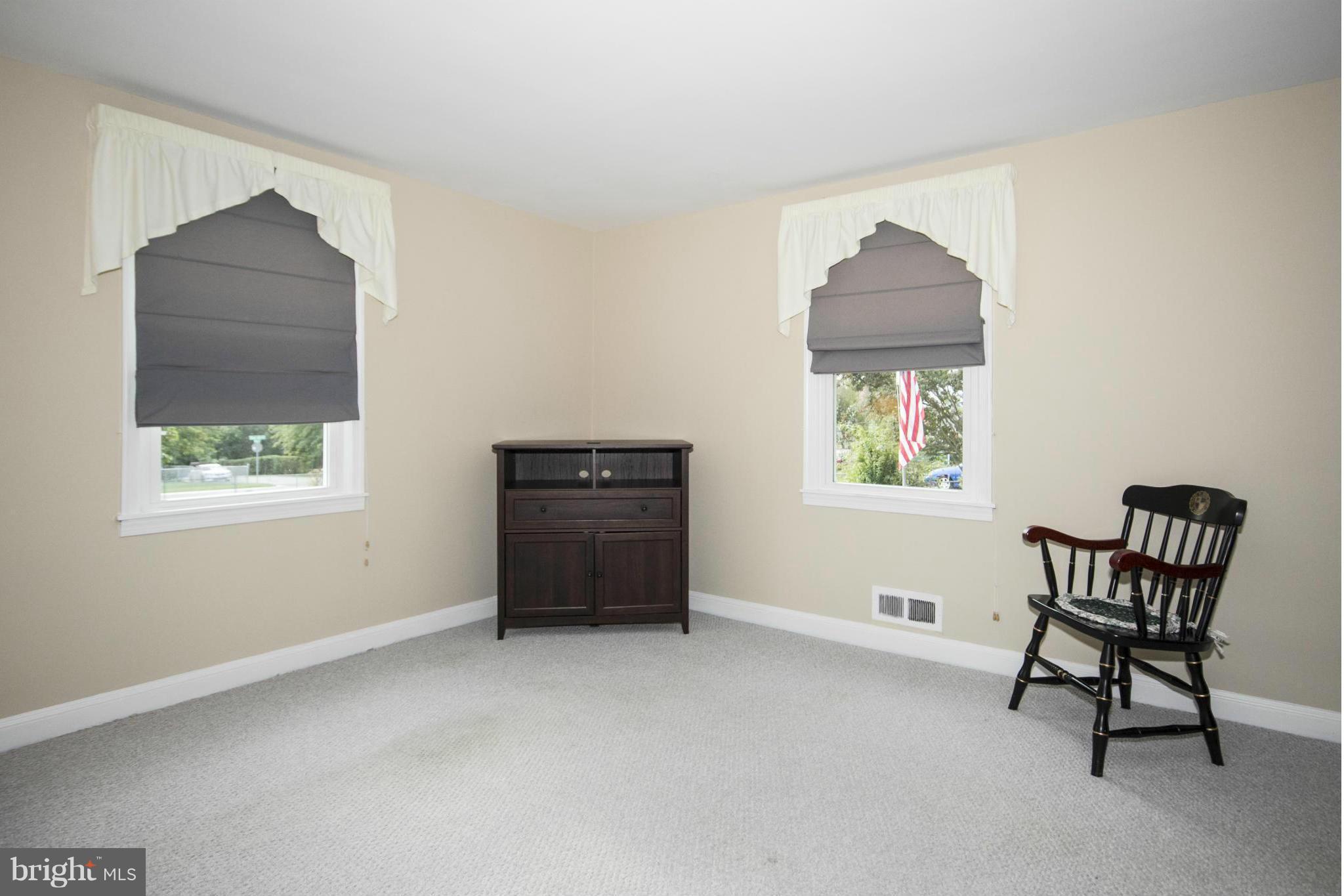 1608 Orlando Road Baltimore, MD 21234 - Photo 3 of 25 Living Room