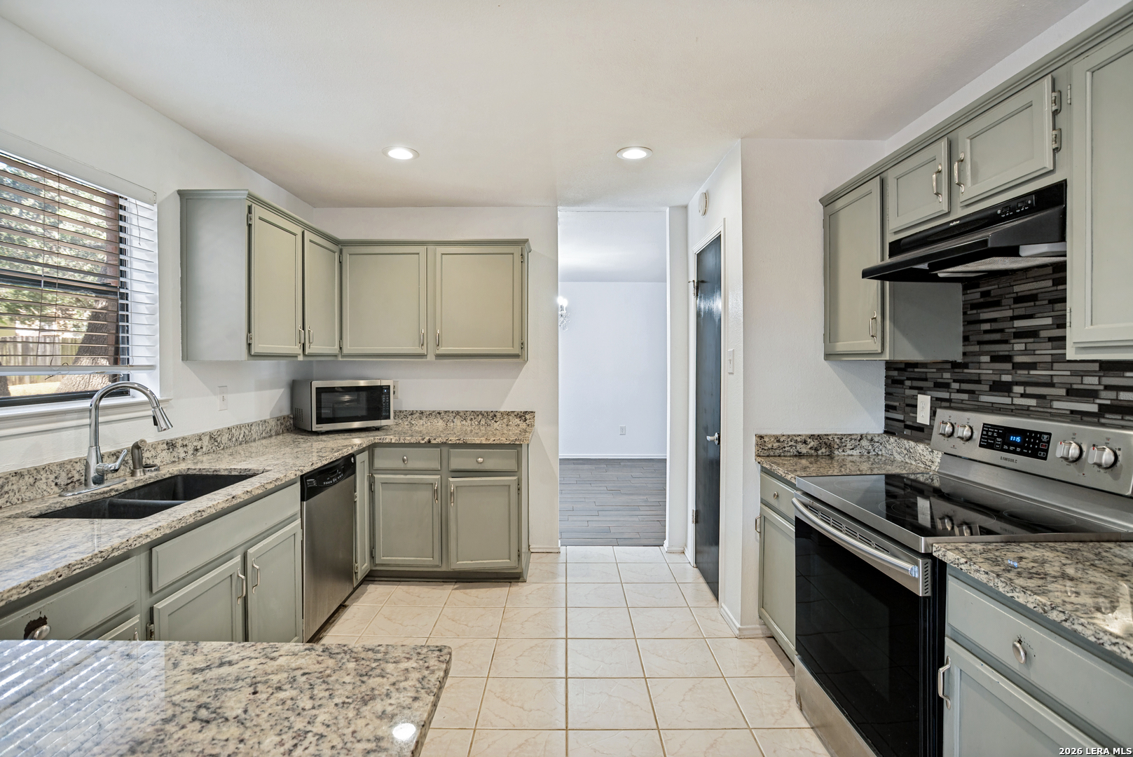 9142 Ridge Path San Antonio, TX 78250 - Photo 5 of 25
