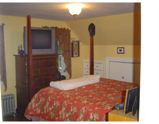 29 Hartford Road Worcester, MA 01606 - Photo 9 of 13 Gallery Image 9