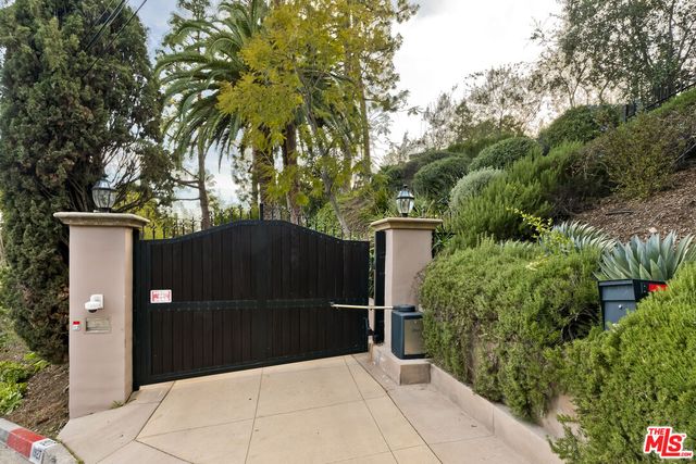 a view of a entryway door of the house