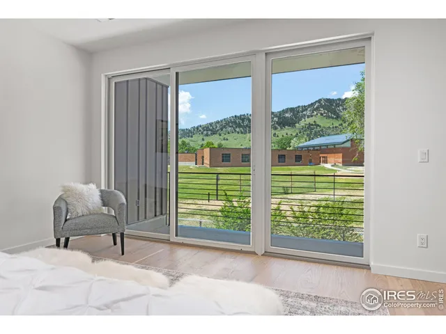 a view of a large yard