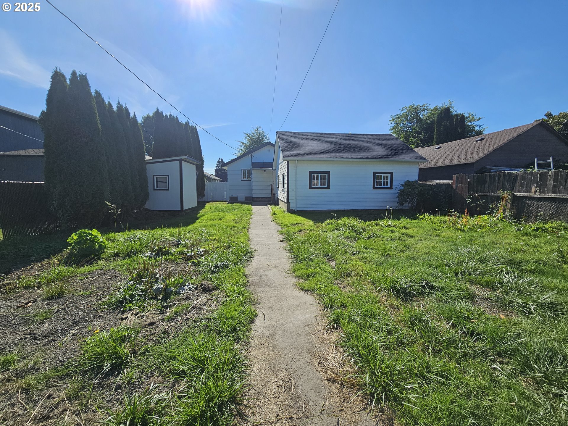 3128 Garfield Street Longview, WA 98632 - Photo 13 of 48 a house view with a garden space
