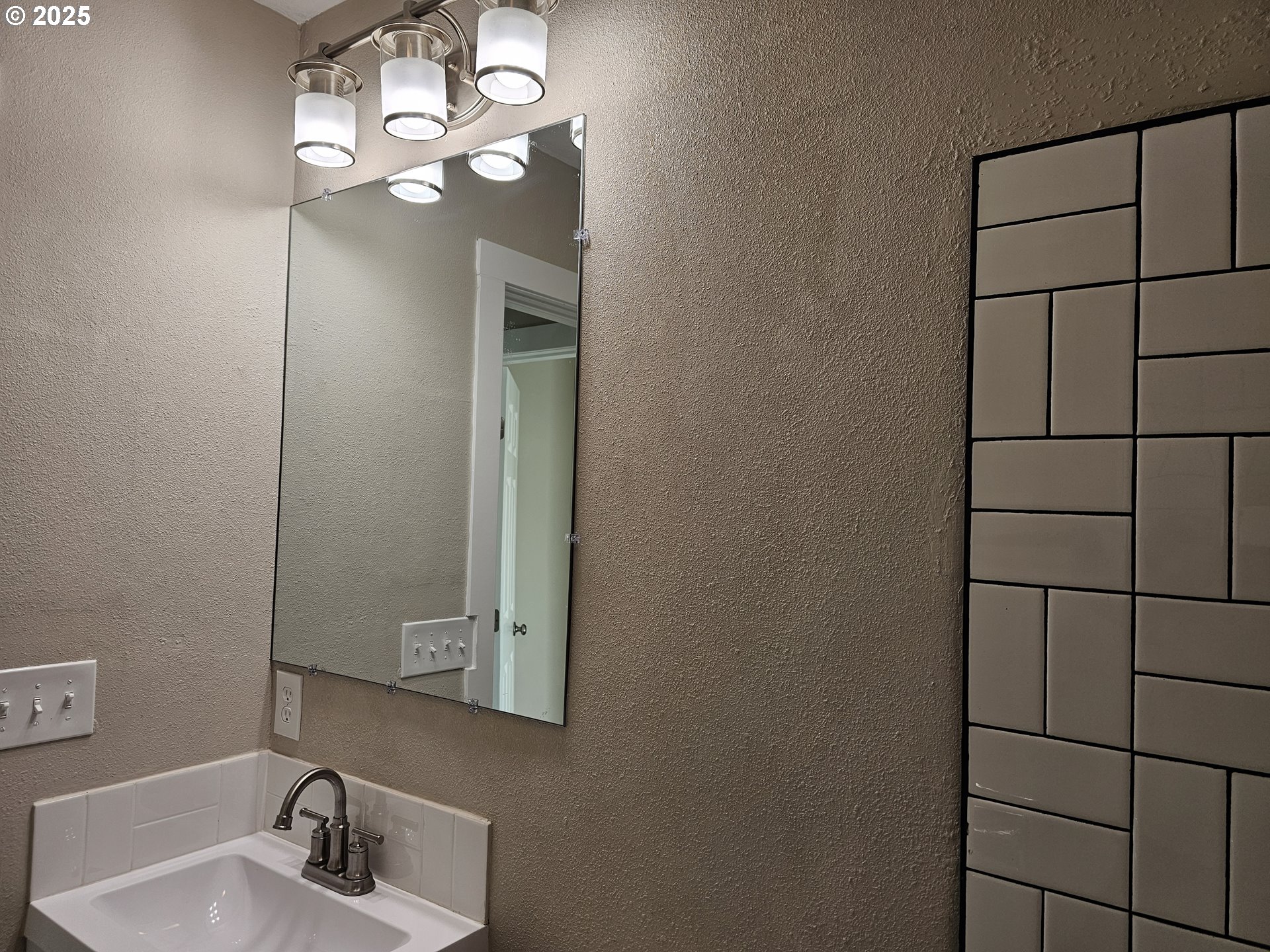 3128 Garfield Street Longview, WA 98632 - Photo 32 of 48 a bathroom with a sink a light fixture and a mirror
