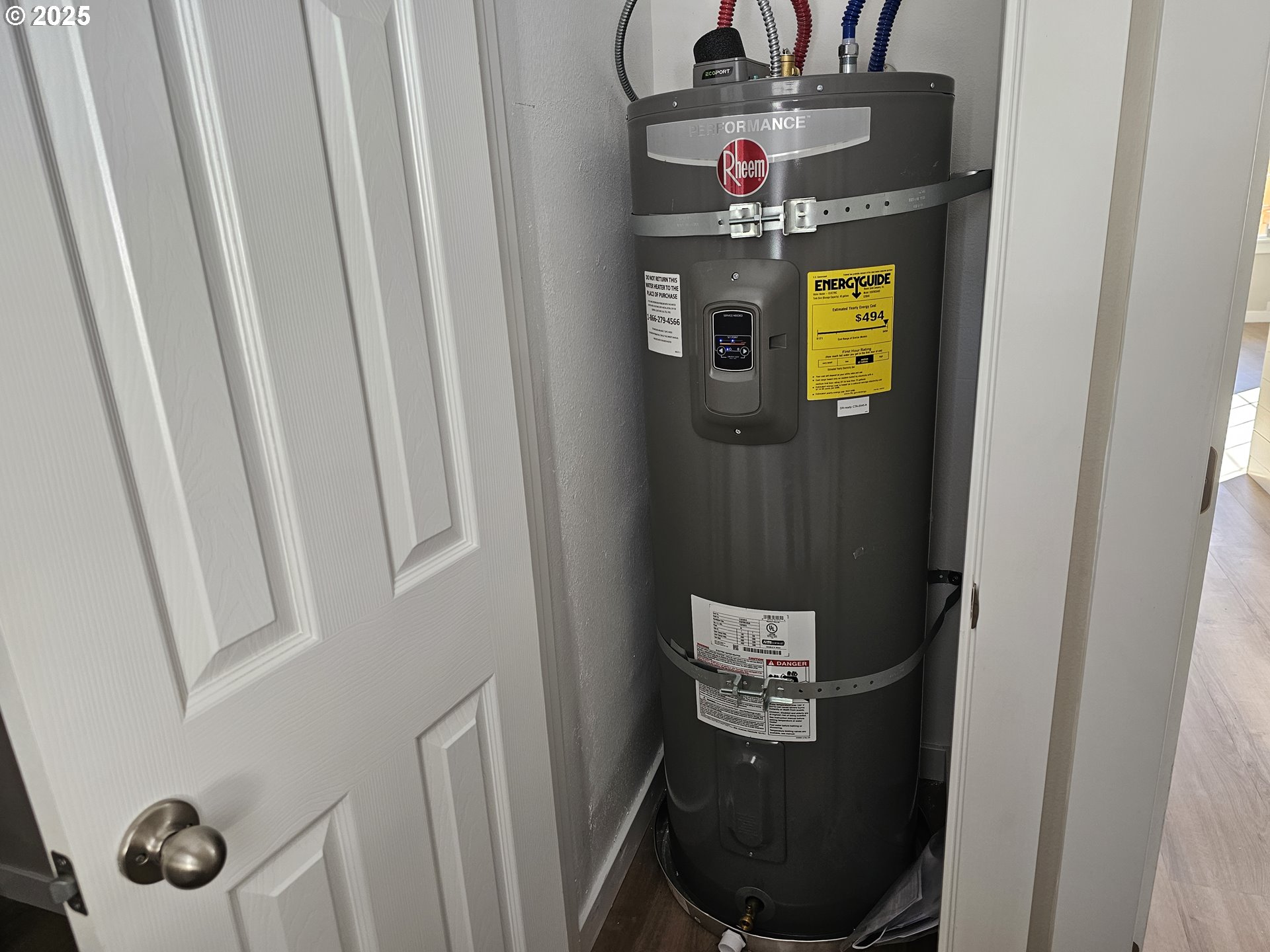 3128 Garfield Street Longview, WA 98632 - Photo 38 of 48 a view of water heater room