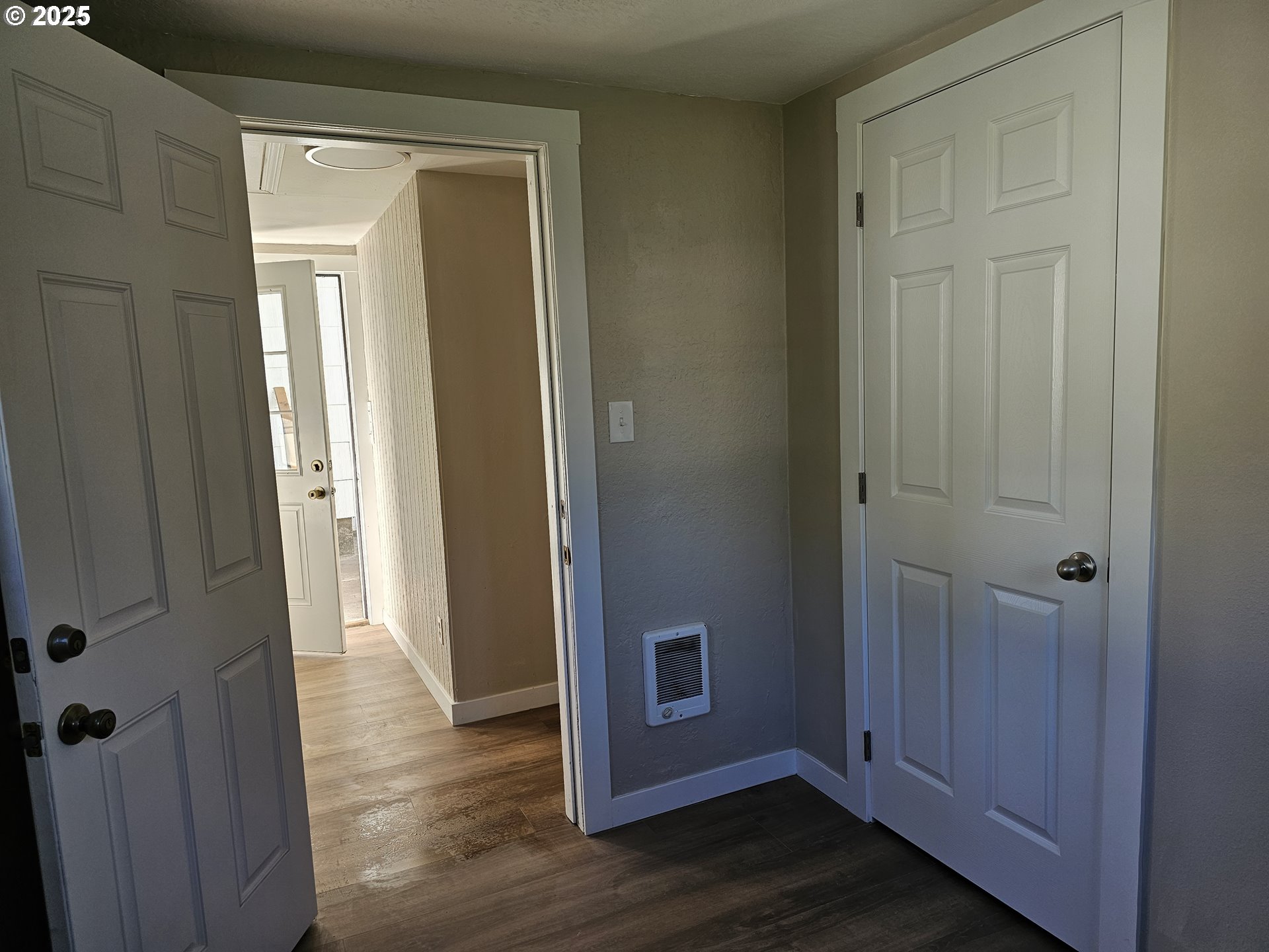 3128 Garfield Street Longview, WA 98632 - Photo 40 of 48 a view of a hallway with wooden floor