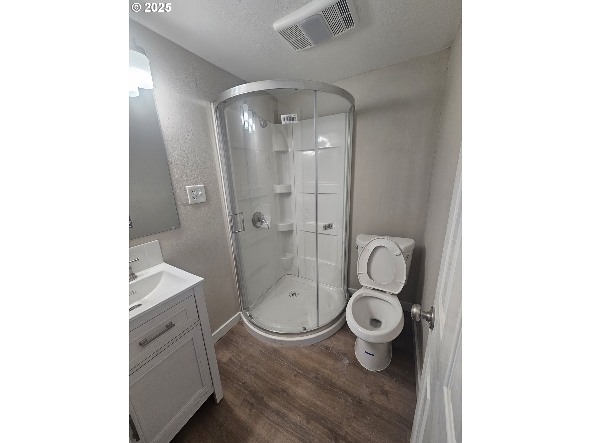 3128 Garfield Street Longview, WA 98632 - Photo 42 of 48 a bathroom with a granite countertop toilet a sink and a mirror