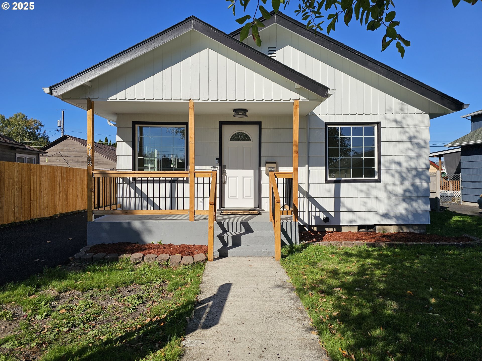 3128 Garfield Street Longview, WA 98632 - Photo 47 of 48 a front view of a house with garden