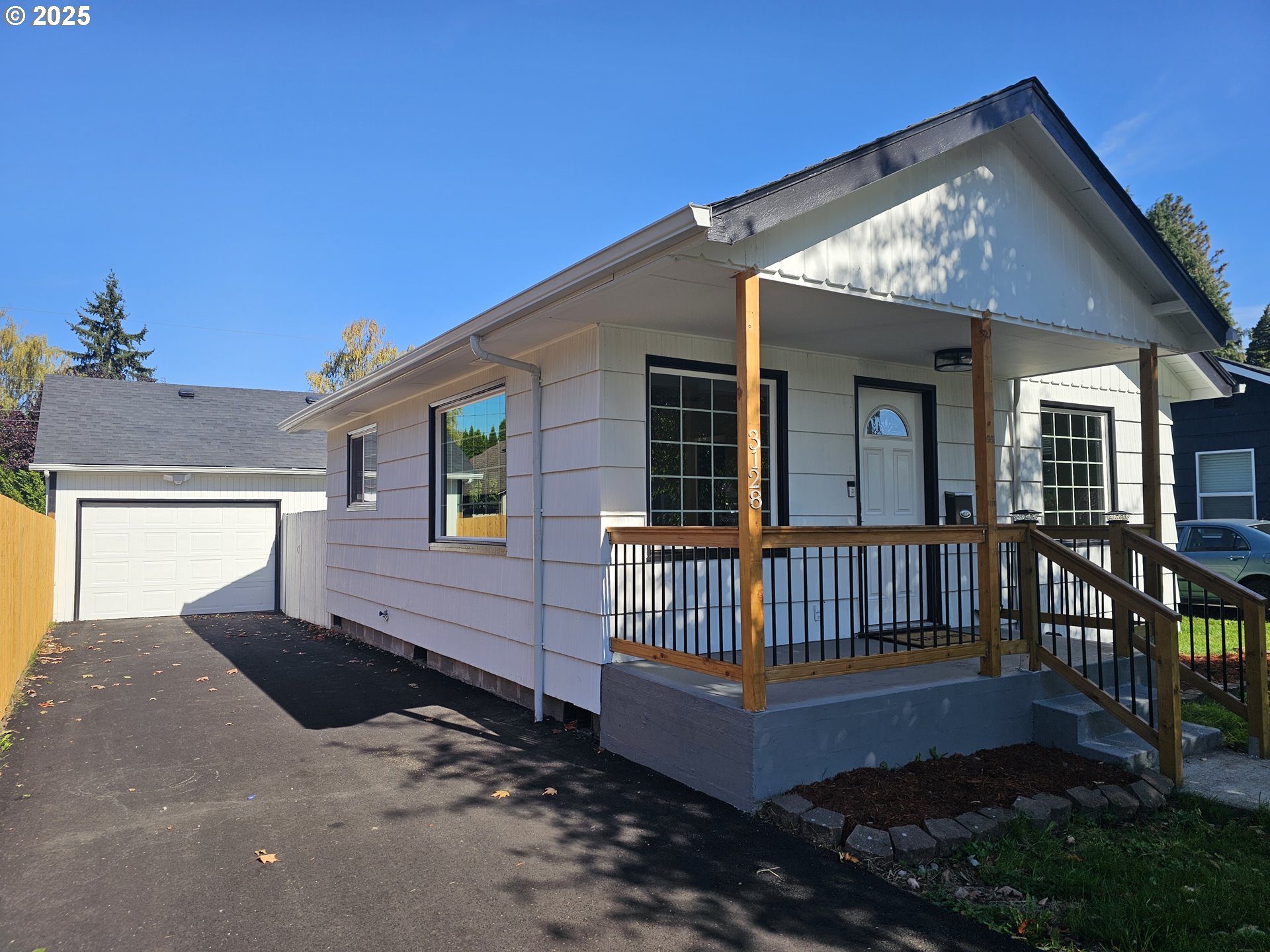 3128 Garfield Street Longview, WA 98632 - Photo 8 of 48 a front view of a house with entryway