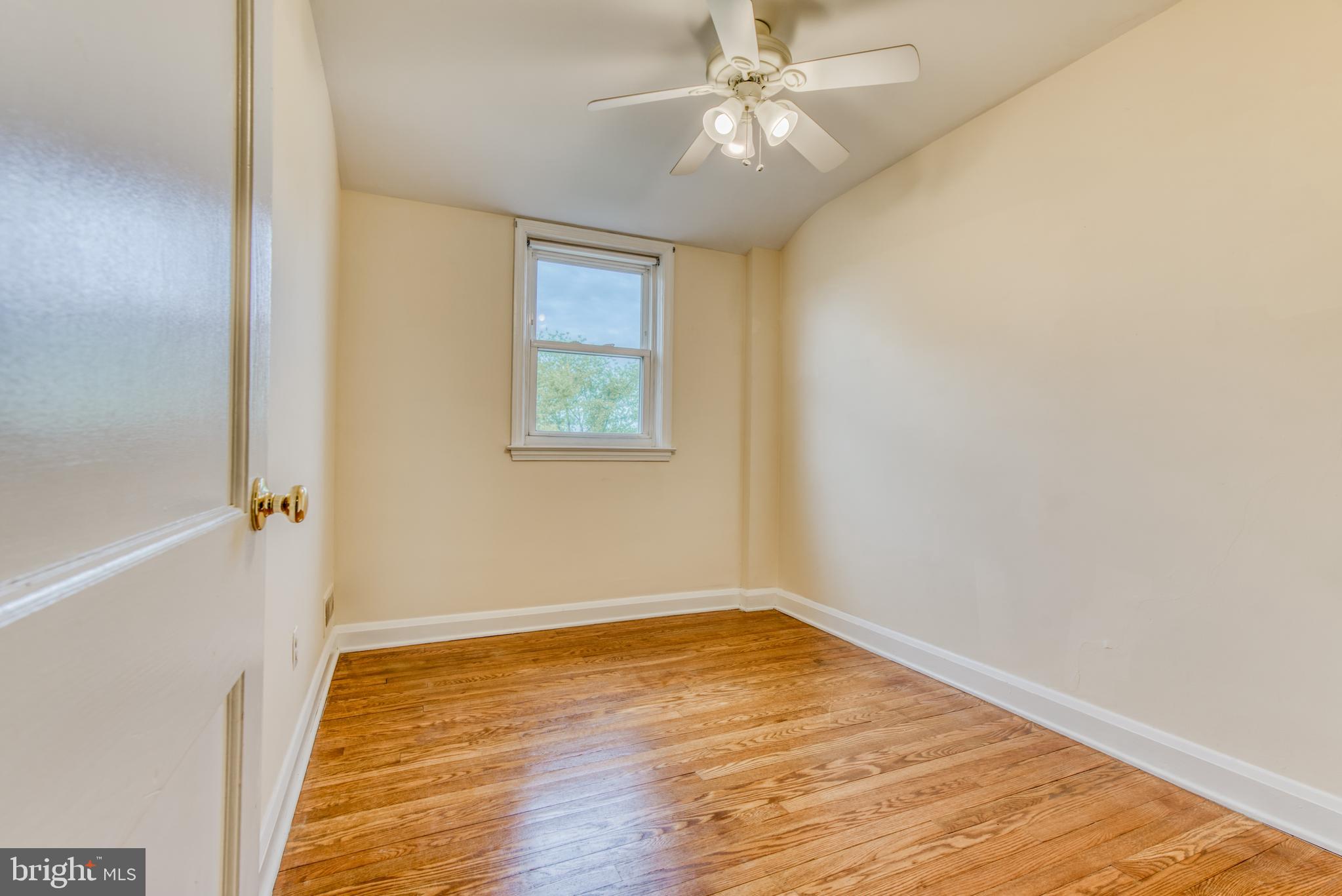 1667 Thetford Road Baltimore, MD 21286 - Photo 23 of 48 Bedroom 3