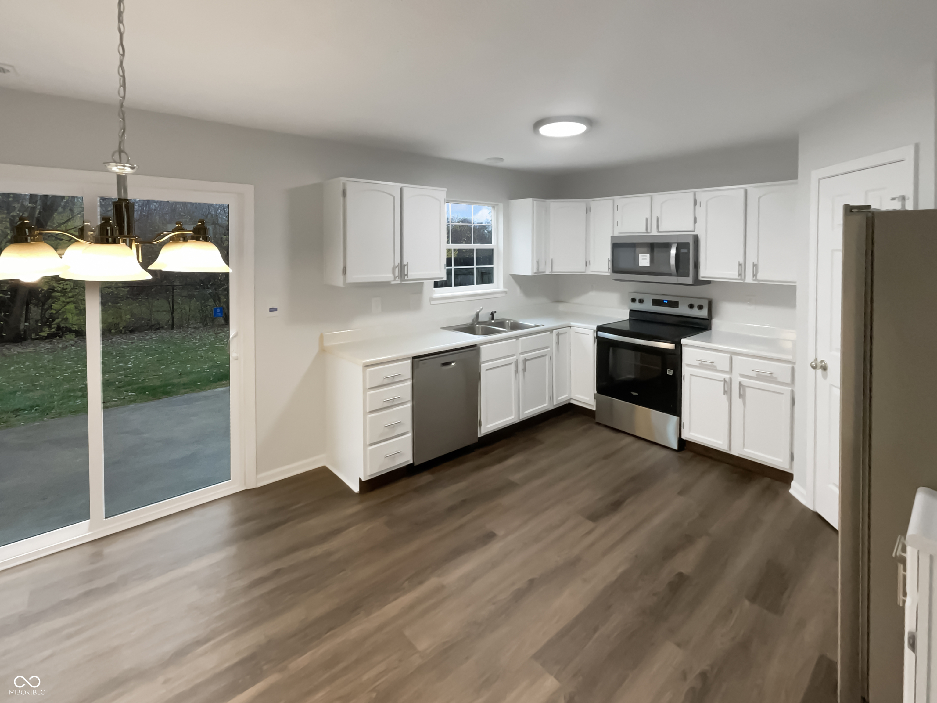 1076 Halifax Lane Indianapolis, IN 46231 - Photo 2 of 24