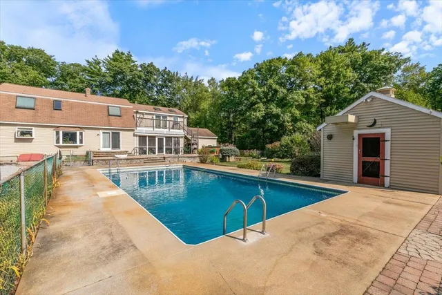 $677,700 | 49 Robinson Road, Bow, NH 03304