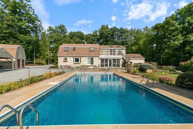 $677,700 | 49 Robinson Road, Bow, NH 03304