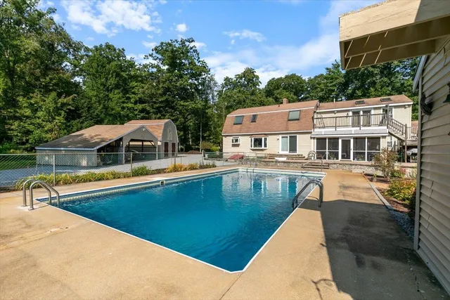 $677,700 | 49 Robinson Road, Bow, NH 03304