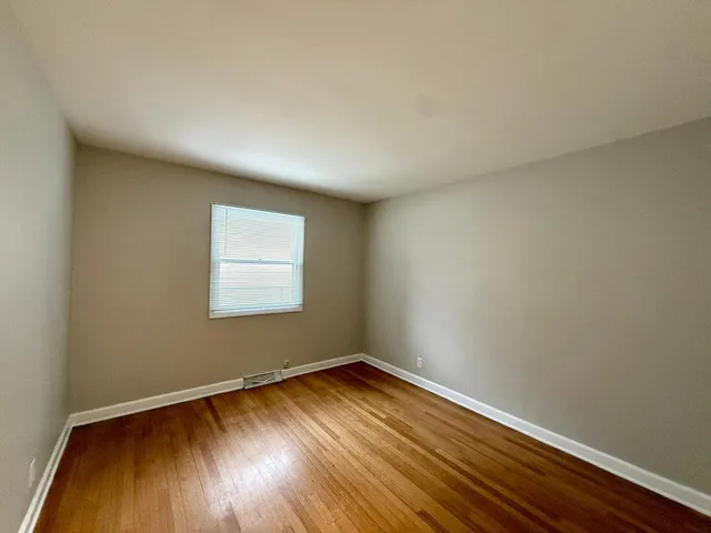 $2,500 | 746 North Glenwood Place, Aurora, IL 60506