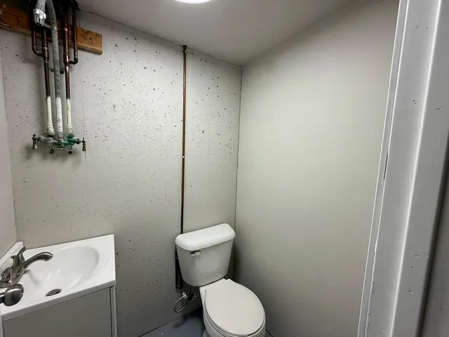 $2,500 | 746 North Glenwood Place, Aurora, IL 60506