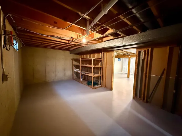 $2,500 | 746 North Glenwood Place, Aurora, IL 60506