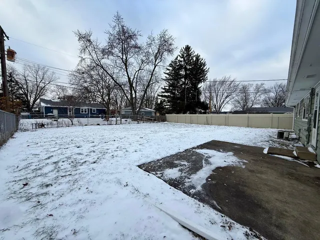 $2,500 | 746 North Glenwood Place, Aurora, IL 60506