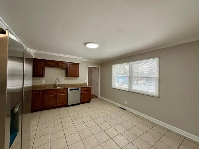 $2,500 | 746 North Glenwood Place, Aurora, IL 60506