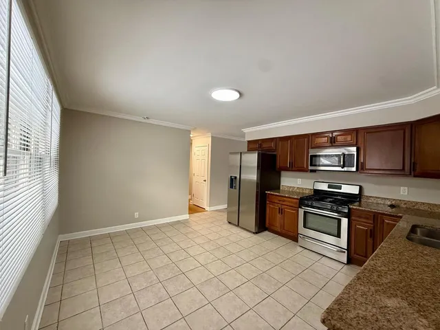 $2,500 | 746 North Glenwood Place, Aurora, IL 60506