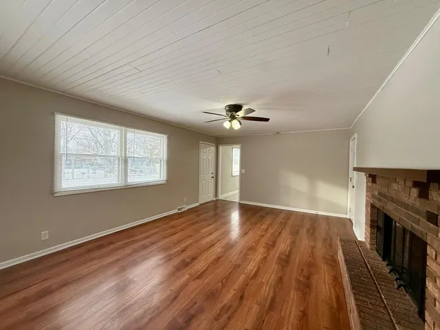 $2,500 | 746 North Glenwood Place, Aurora, IL 60506