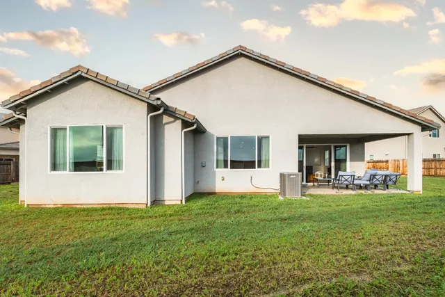a house view with a outdoor space