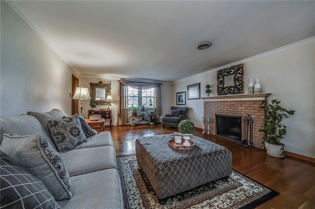 305 Blackstone Road Coraopolis, PA 15108 - Photo 3 of 25 Gallery Image 3