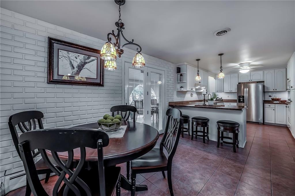 305 Blackstone Road Coraopolis, PA 15108 - Photo 7 of 25 Gallery Image 7