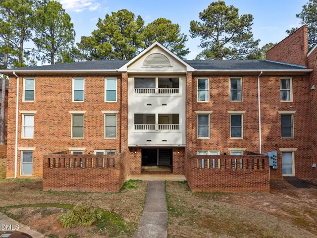 $215,000 | 3527 Ivy Commons Drive, Unit 102, Raleigh, NC 27606