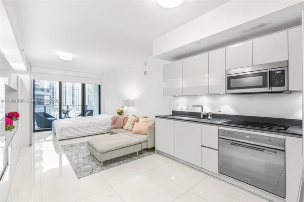 $2,900 | 1010 Brickell Avenue, Unit 1710, Miami, FL 33131