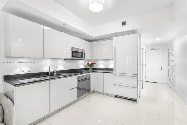 $2,900 | 1010 Brickell Avenue, Unit 1710, Miami, FL 33131
