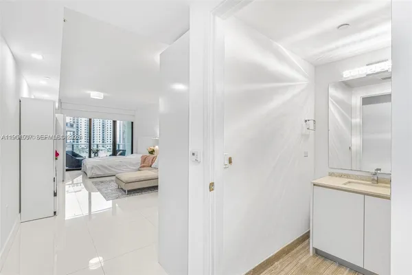 $2,900 | 1010 Brickell Avenue, Unit 1710, Miami, FL 33131