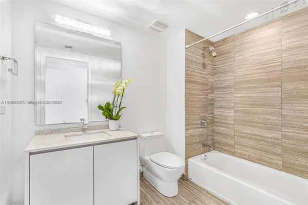 $2,900 | 1010 Brickell Avenue, Unit 1710, Miami, FL 33131