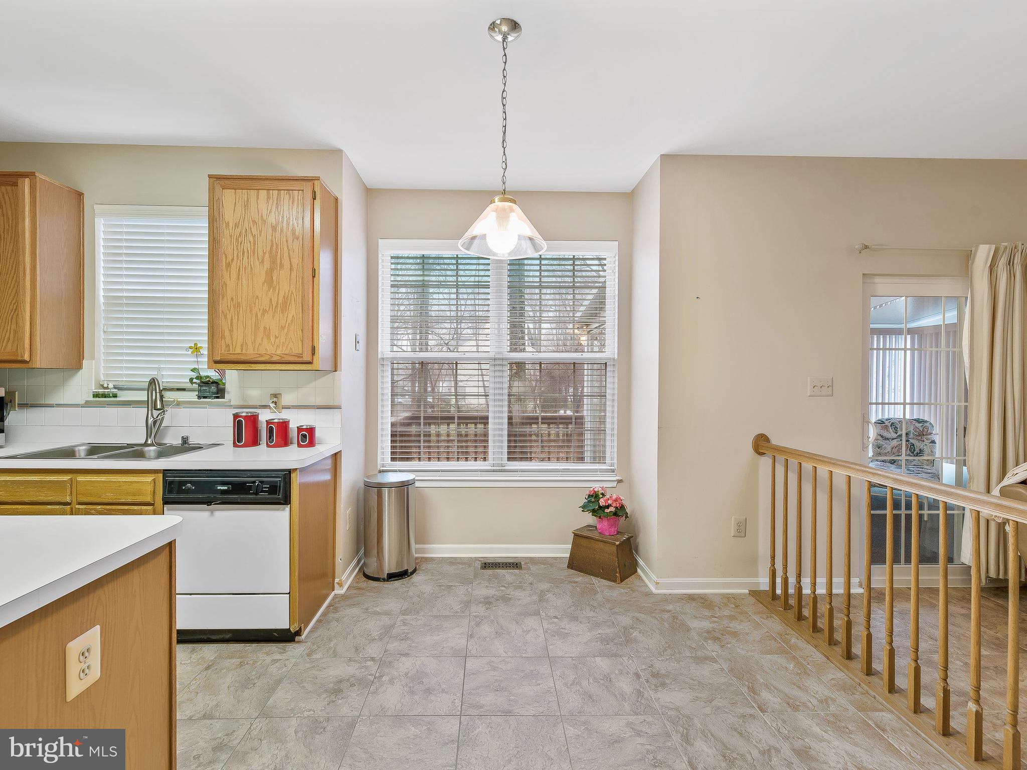 1361 Old Water Oak Point Road Pasadena, MD 21122 - Photo 16 of 41 Breakfast nook