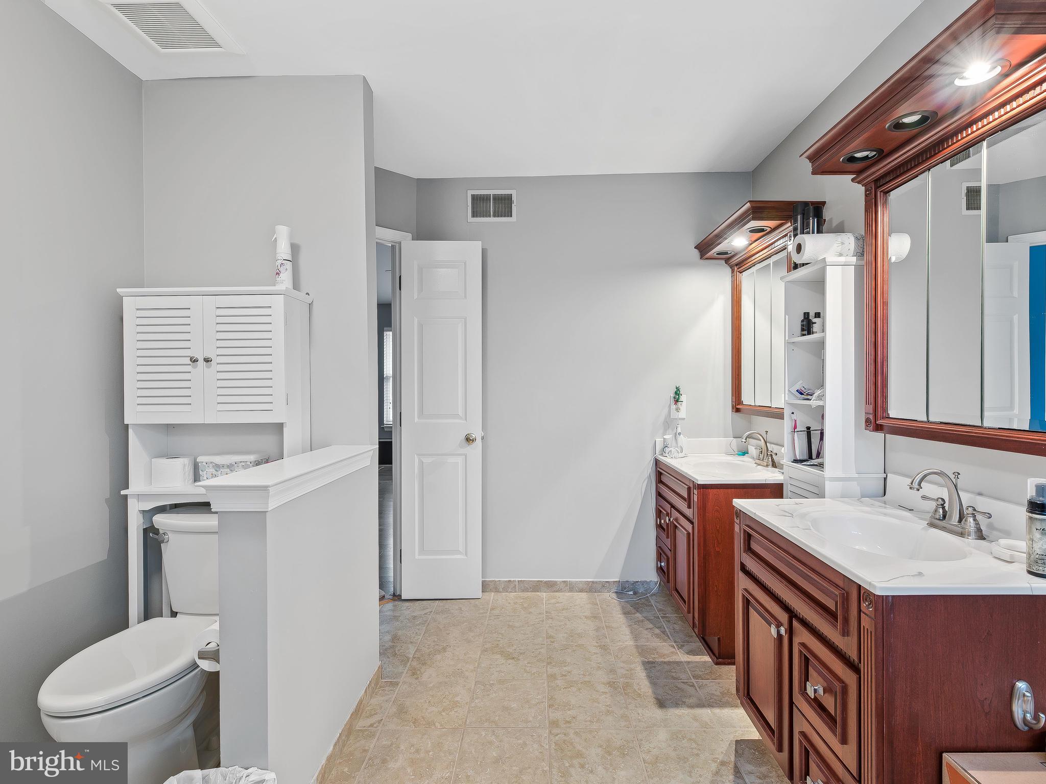 1361 Old Water Oak Point Road Pasadena, MD 21122 - Photo 33 of 41 Master bath