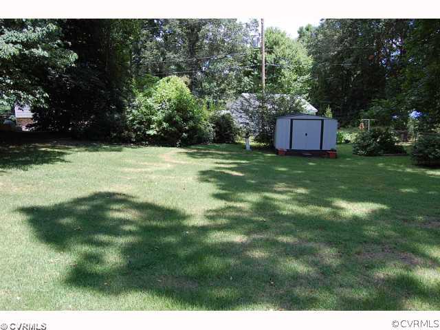 10252 Greglynn Road Richmond, VA 23236 - Photo 4 of 12 Yard/Garden