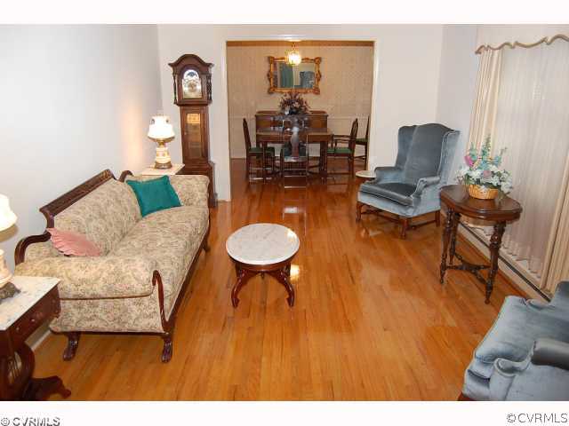 10252 Greglynn Road Richmond, VA 23236 - Photo 6 of 12 Living Room